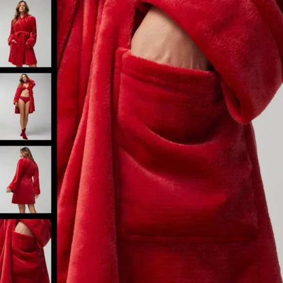 Red Robe Plush Embraceable Soma NWT ❤ Retail $80- - Picture 3 of 6
